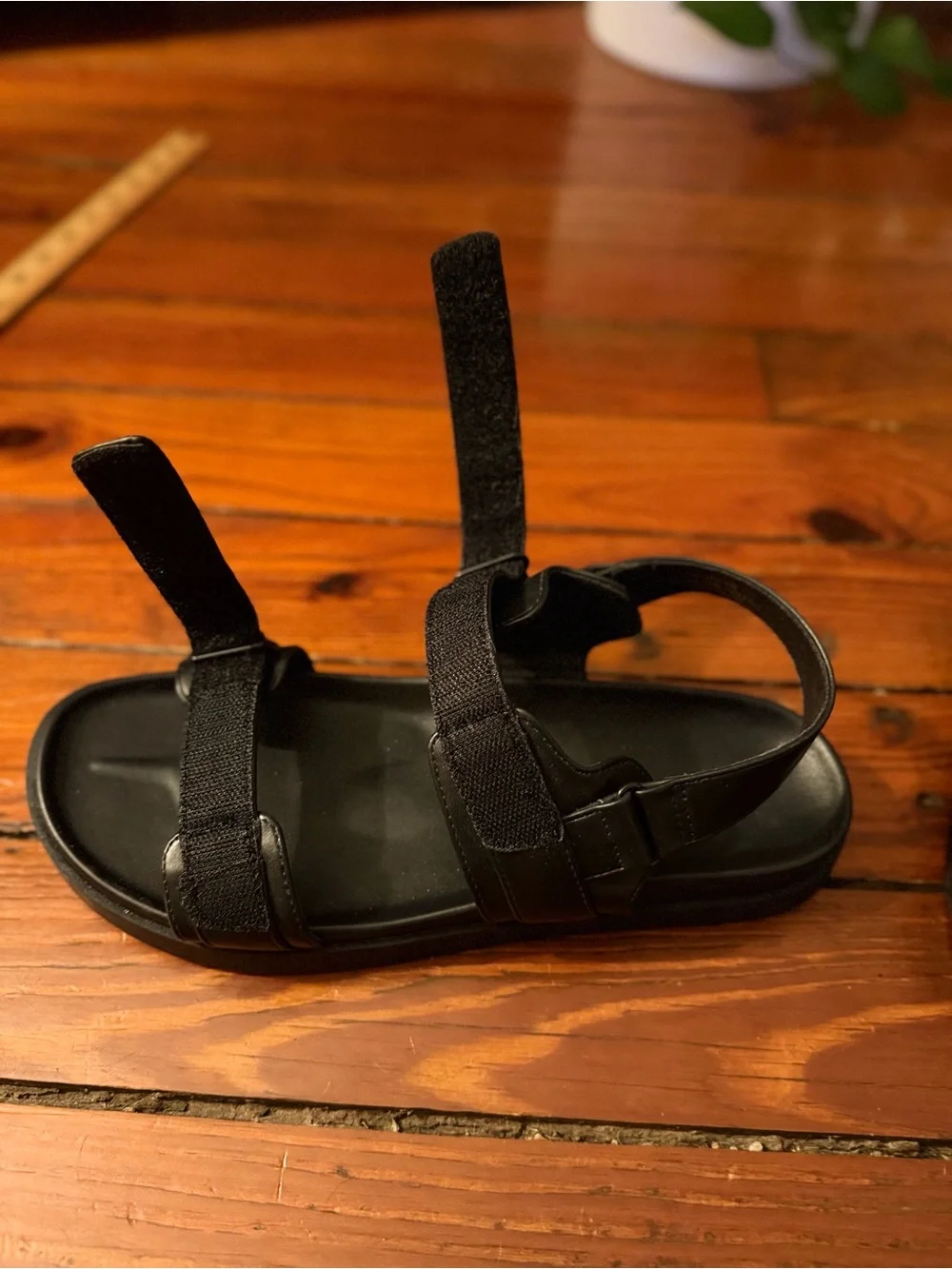 Cushionaire Eden Sandals Velcro Straps Size 10 NWT